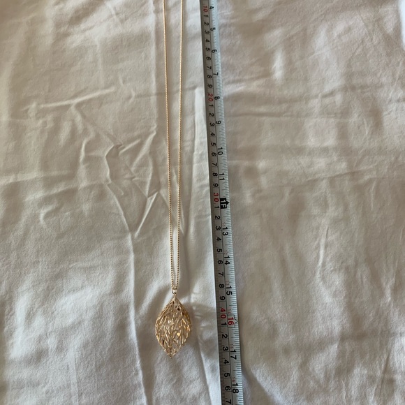 Brand new gold leaf necklace - Picture 3 of 3